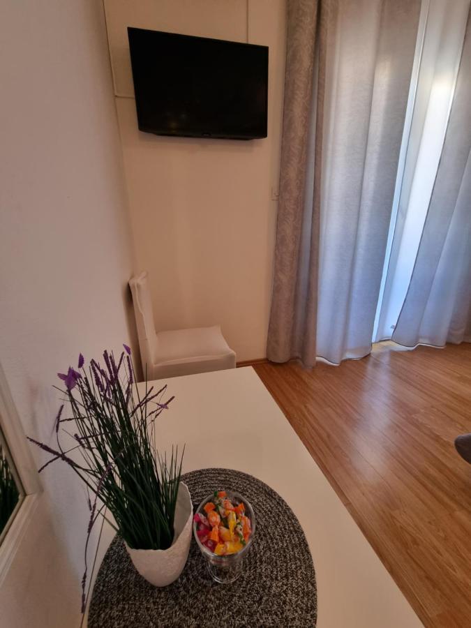 Apartments Lili Biograd Na Moru Exterior foto